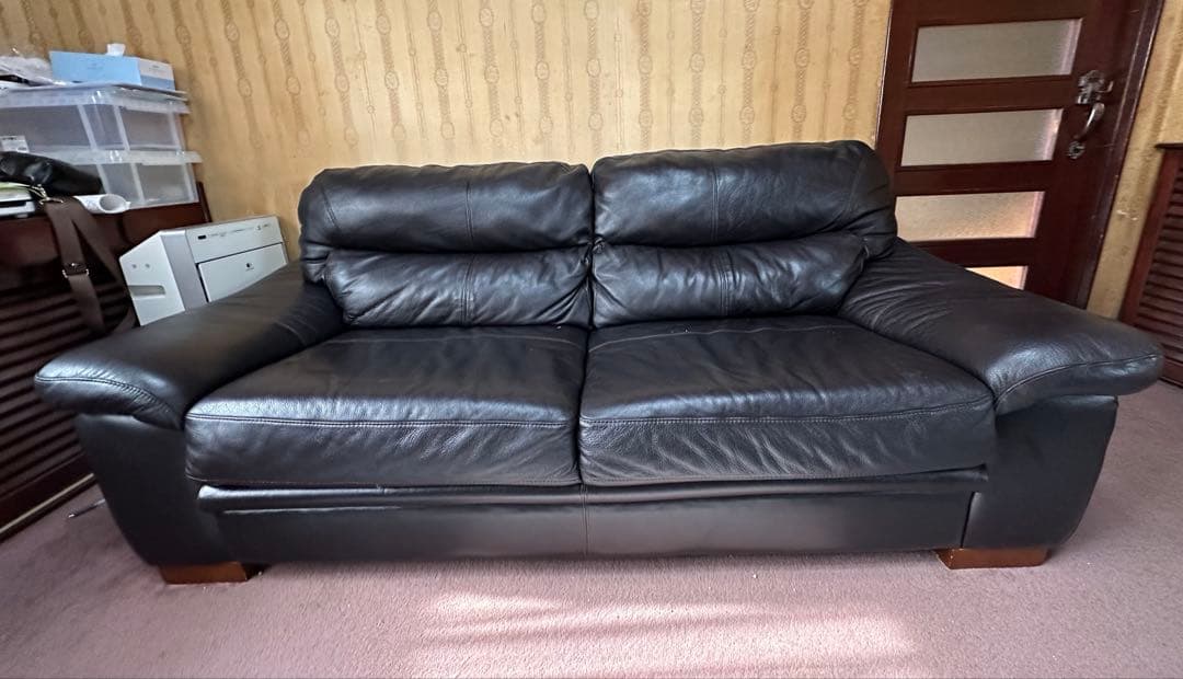 黒いレザー2〜3人掛けソファ