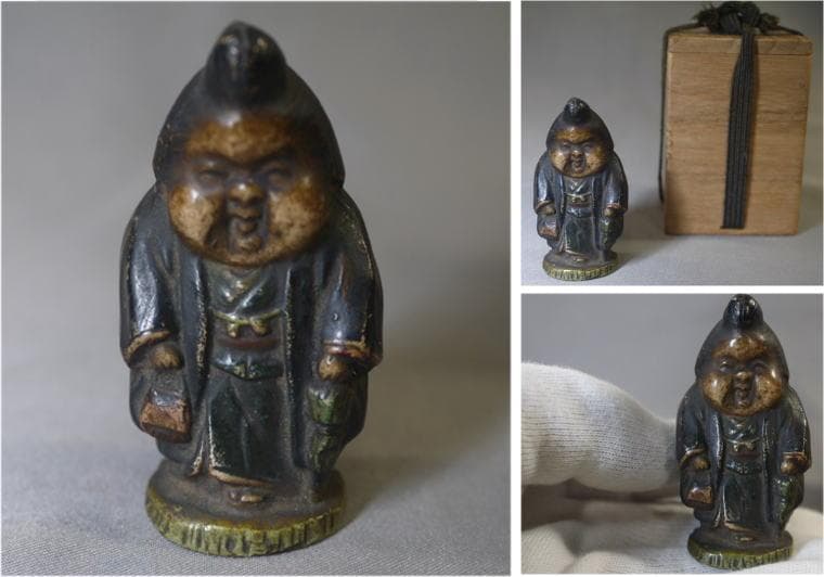 小さな可愛いお福さん　傘とバッグを持つ立ち姿　お多福　おかめ　福の神　土人形