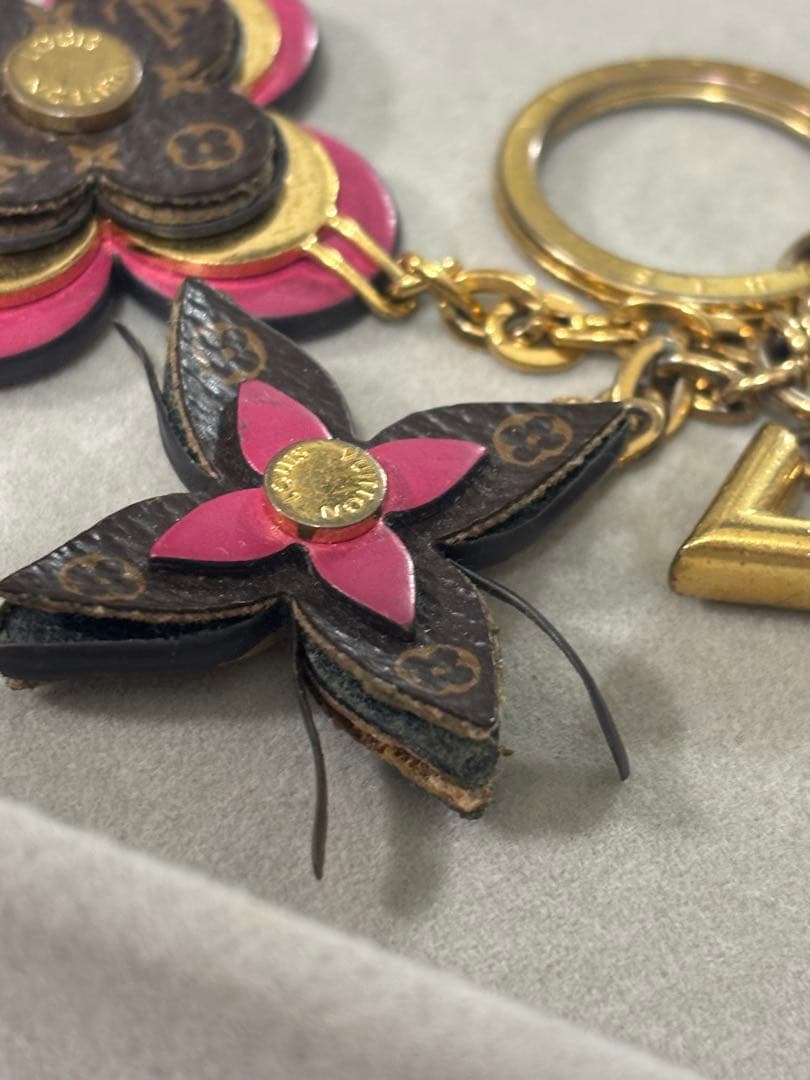 LOUIS VUITTON キーホルダー ポルト クレ ブルーミング フラワー