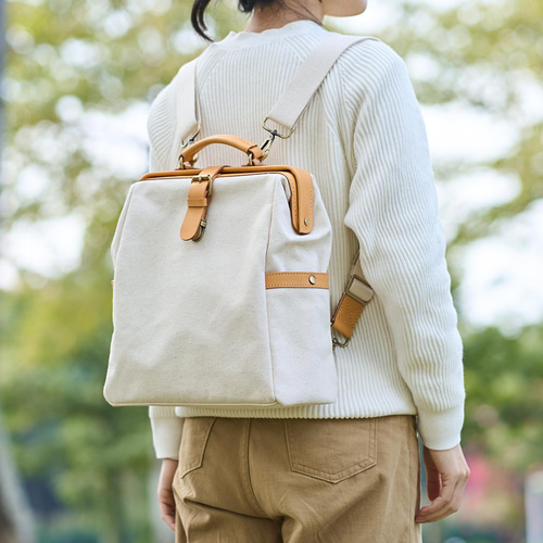 帆布×革の組み合わせ」口枠リュック フラットタイプのがま口手作りの