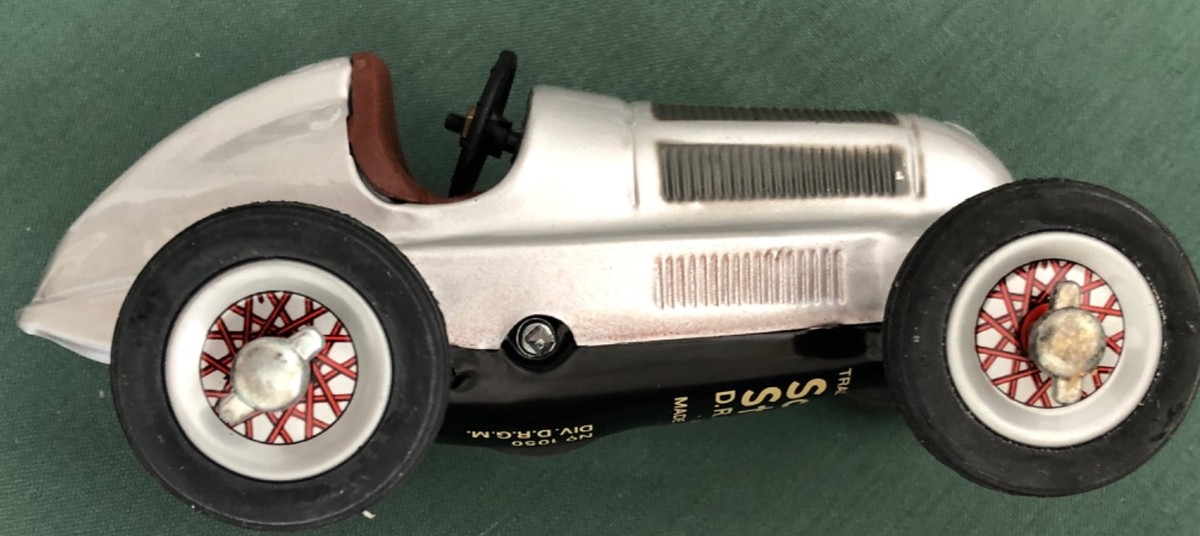 Schuco Studio 1050 - 1936 MERCEDES BENZ Grand Prix Silver Racer