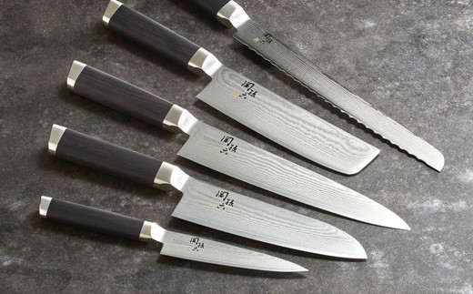 メディア掲載多数・32層のダマスカス模様〉関孫六 ダマスカス 三徳包丁