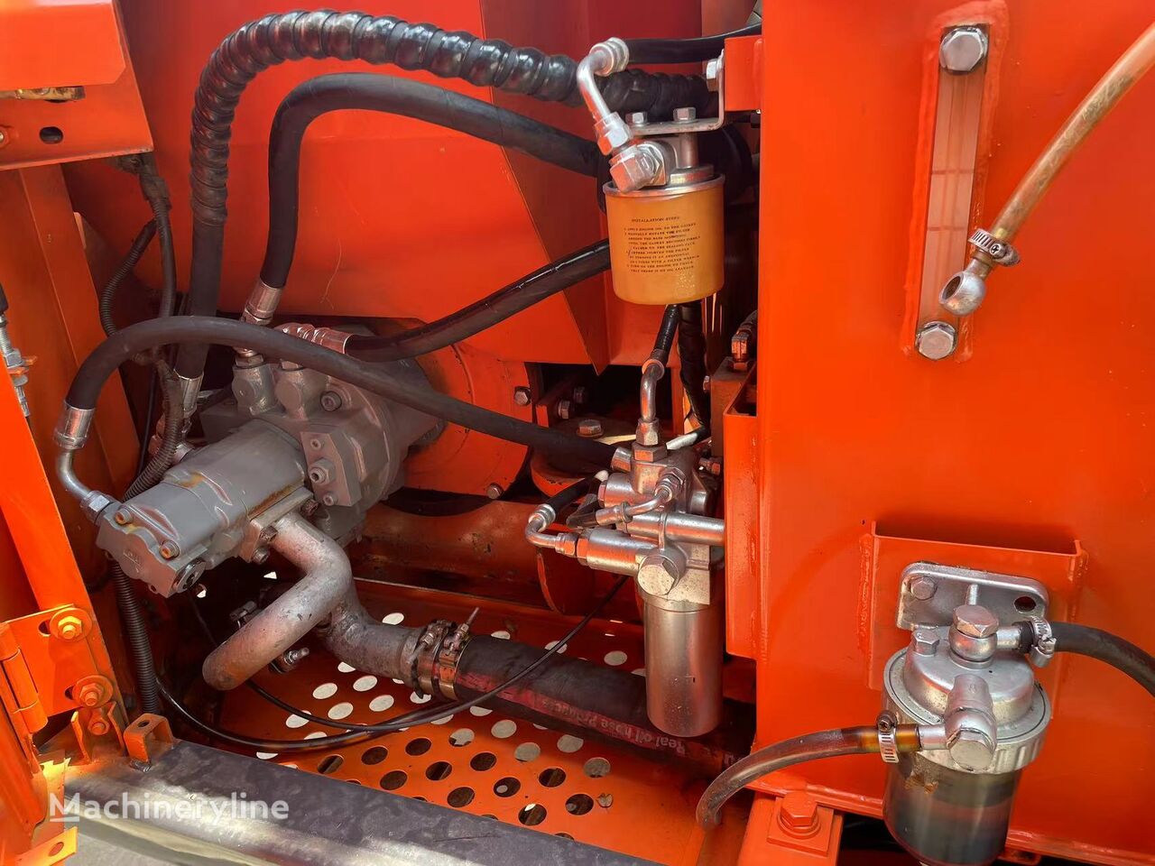 Diesel excavator mediu Hitachi ZX60: diesel excavator mediu