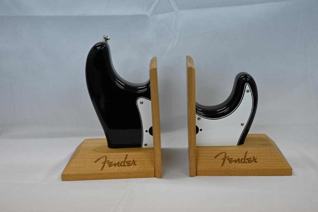☆新品限定色 ☆FENDER BOOKENDS フェンダーブックエンドBLACK FENDER フェンダー Stratocaster Body Guitar Bookends - Officially