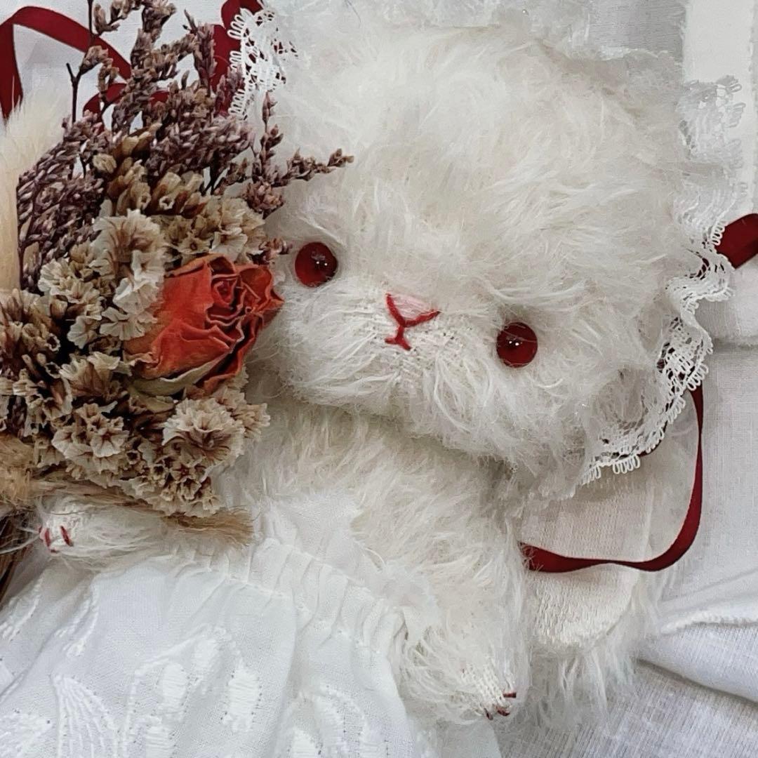甘いかわいい白兎ちゃん ぬいぐるみ アーティストベア 海外作家様 ハンドメイド 輝くお耳のうさぎ アーティストベア 海外作家様 ハンドメイド