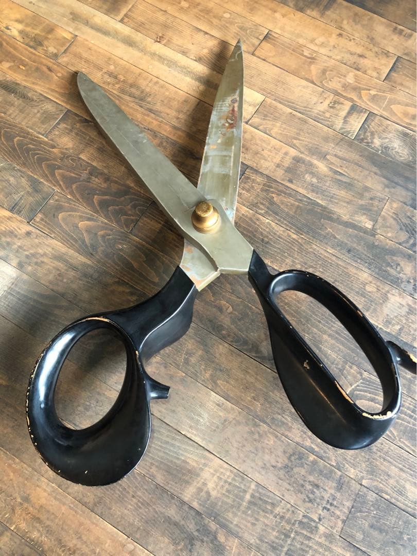 ハサミオブジェ　巨大　看板