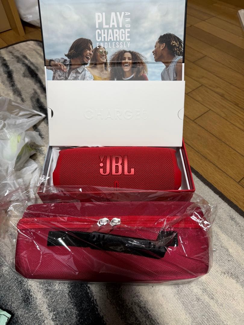ほぼ未使用　専用ケース付き　JBL CHARGE 5 赤