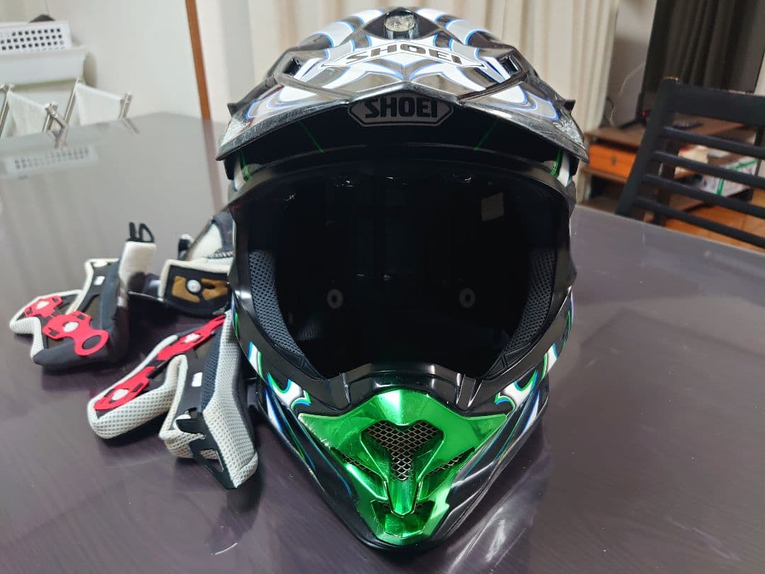 SHOEI VFX-W 、 Lサイズ、中古 傷あり