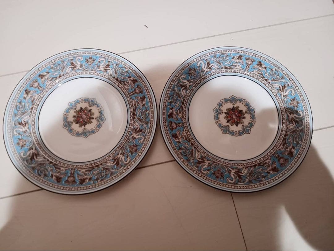 ウェッジウッド フロレンティーン ターコイズ 黒壺マーク 皿17.5cm