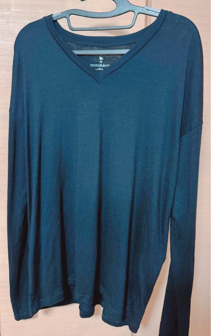 MBアイテム　尾州ウール　vネックカットソー