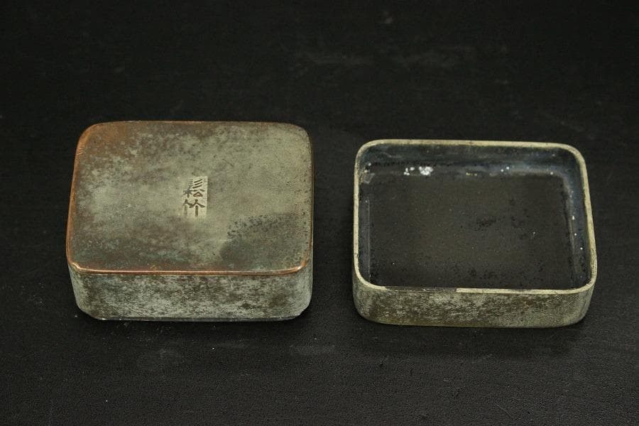 中国美術 古錫 刻 古城眺馬上人物紋 題詞 蓋物 文房四宝(HA433)