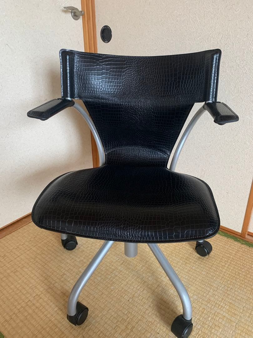 廃盤モデル　希少　カリモク　クロコ 合成皮革製