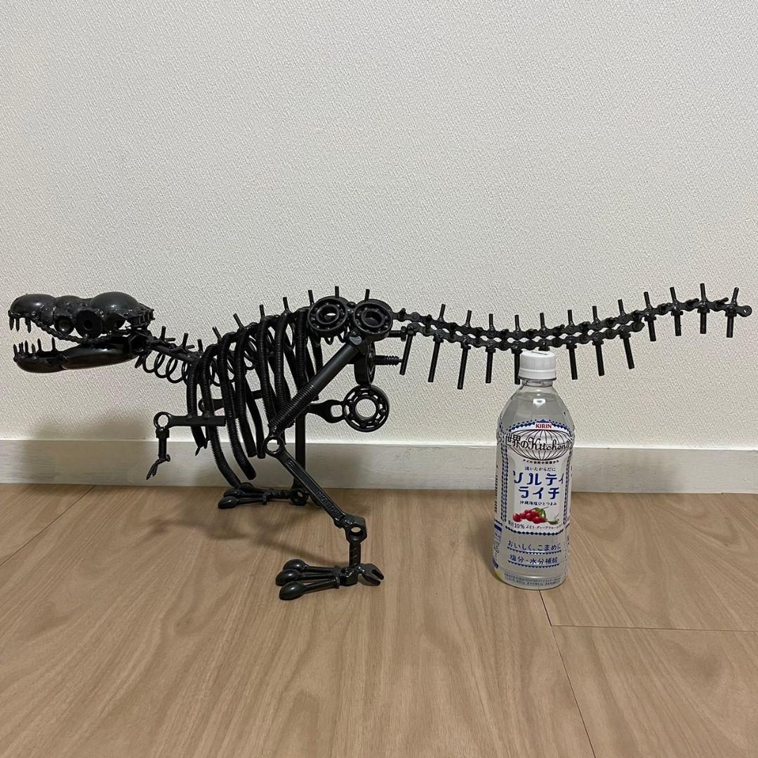 【美品/匿名配送】恐竜(大)　メタルアート　廃材アート　ボルト・ナットアート
