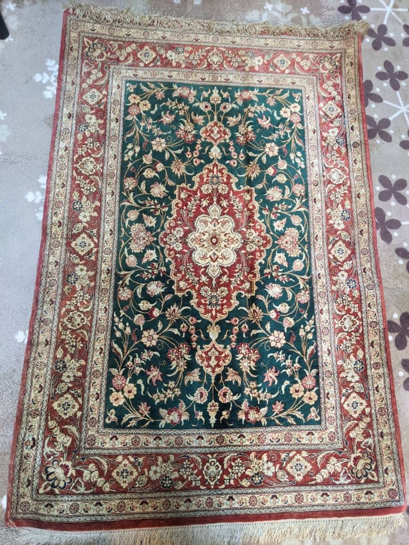 ペルシャ絨毯　クム産　シルク　　ラグ・カーペット