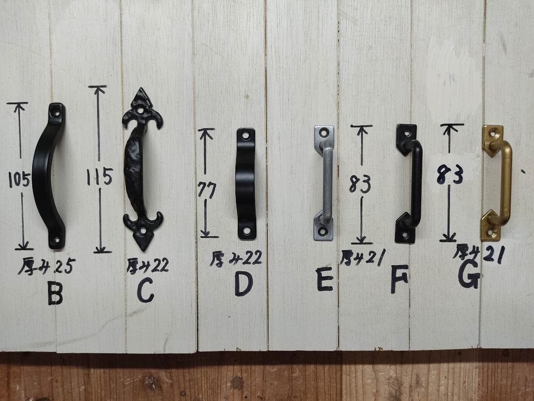 サイズデザインオーダー可ワイドロータイプ4扉キャビネットシャビーホワイト受注製作