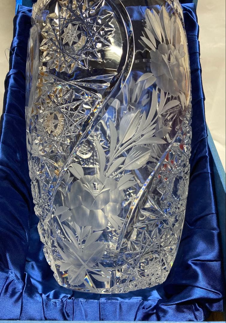 高級クリスタルガラス 花瓶 彫刻模ボックス