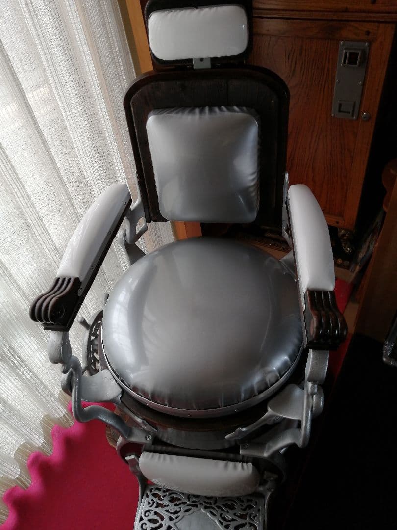 床屋椅子　大正時代　床屋　美容室　バーバーチェア