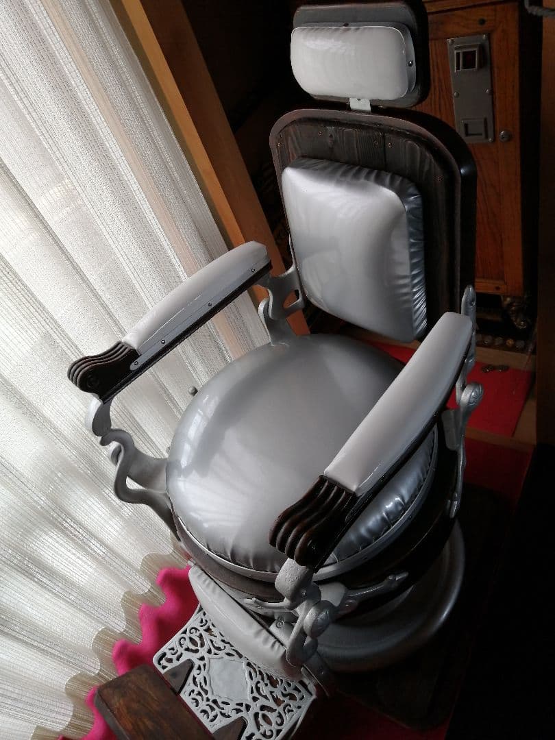床屋椅子　大正時代　床屋　美容室　バーバーチェア