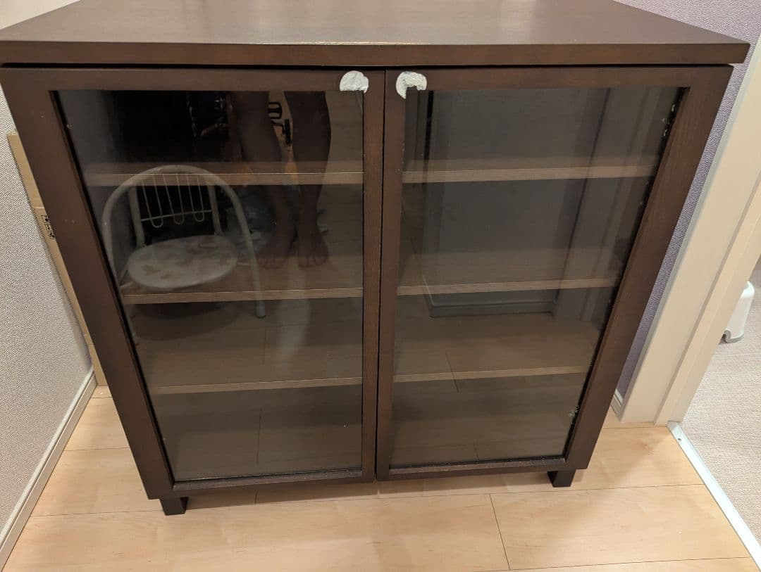 無印良品 ダークブラウン 木製 キャビネ ット ガラス扉 シェルフ