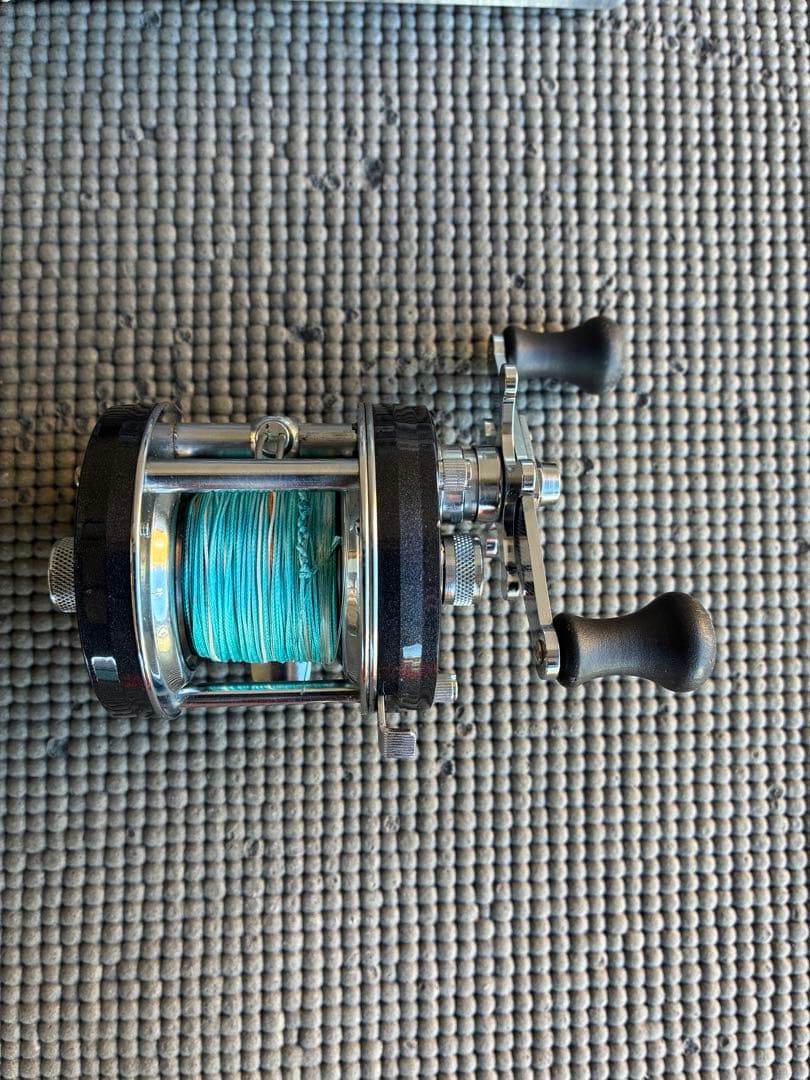 Abu Garcia 5500C PEARL BLACK ベイトリール