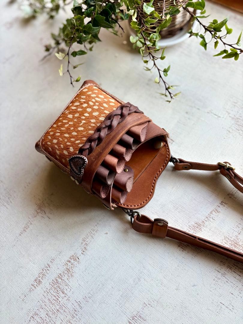 手染めテラコッタブラウン、ハラコバンビの大容量シザーケース