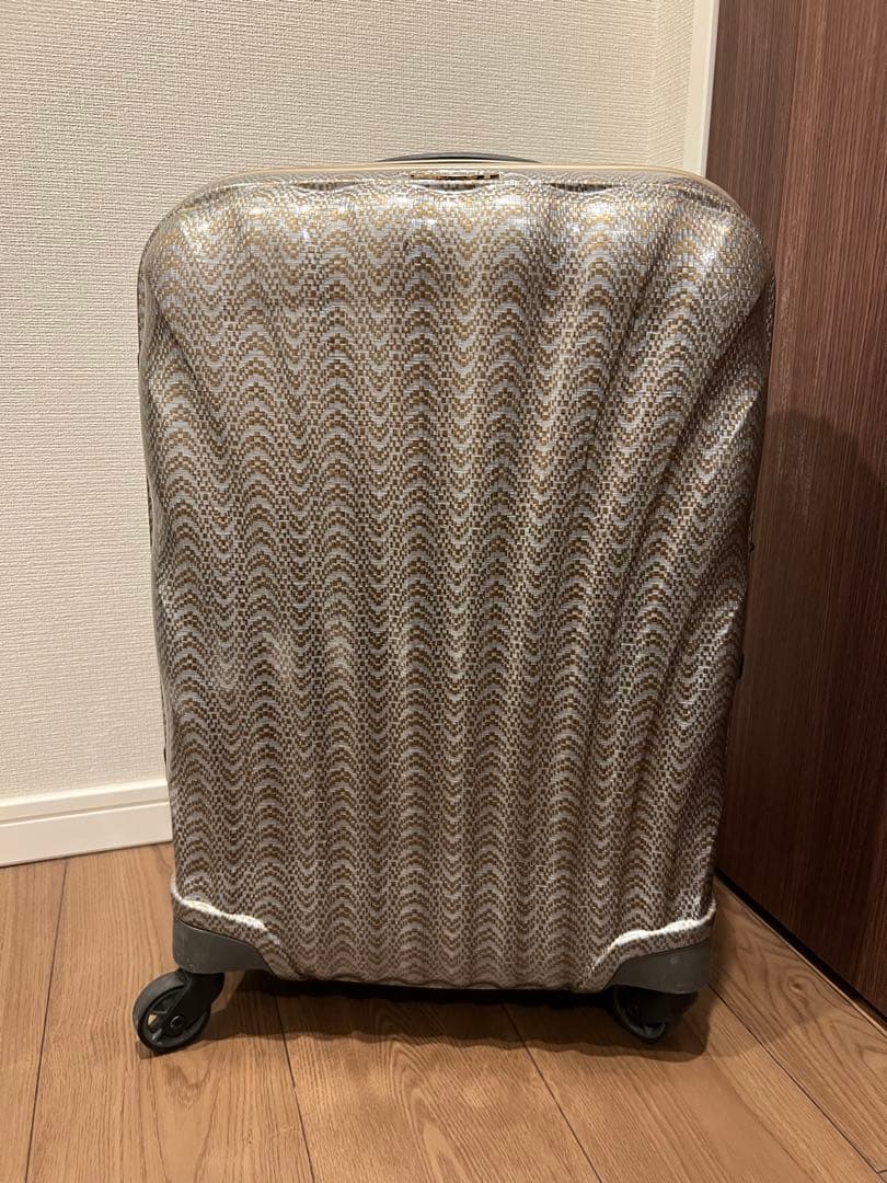 Samsonite 革新的なス一ツケ一ス発売10周年を記念した、スペシャルな限定