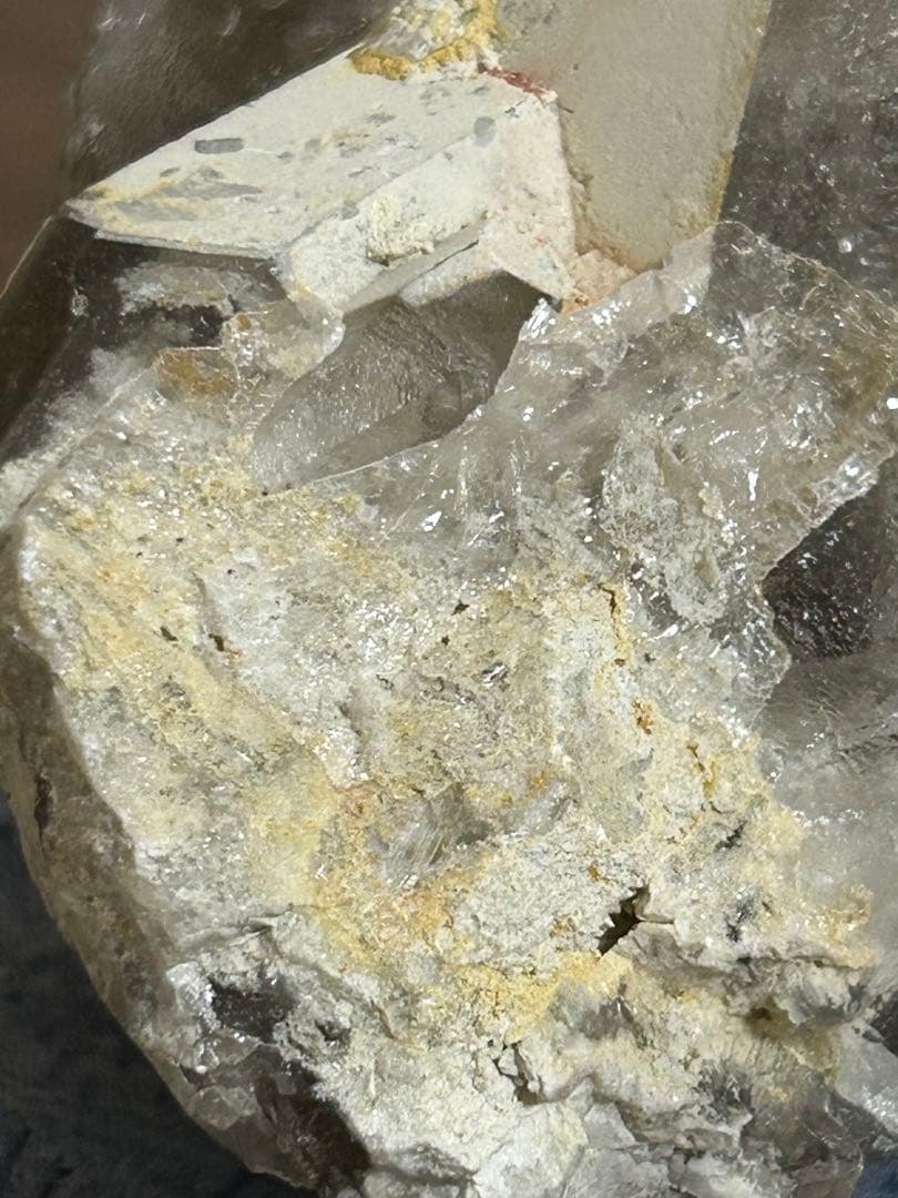 地層の記憶 ― カオリナイト共生 スモーキークォーツファントム