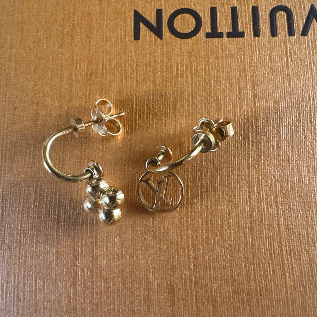 1日だけ値下げします‼️Louis Vuitton フープピアス ロゴチャーム付き