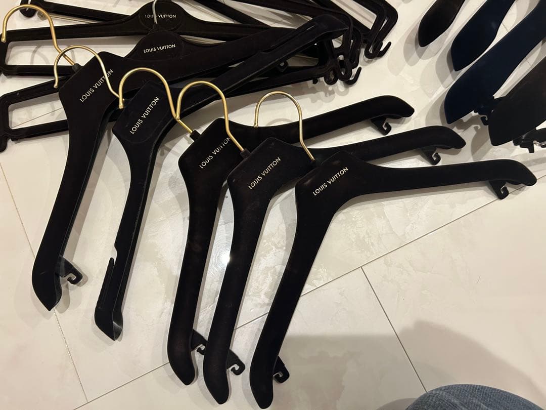特価 ルイヴィトン LOUIS VUITTON ハンガー 18本セット