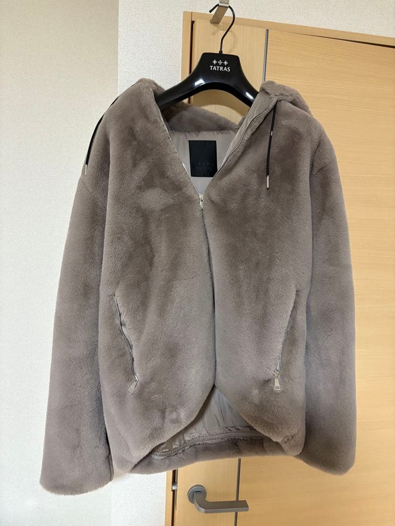 【美品】 TATRAS フードブルゾン