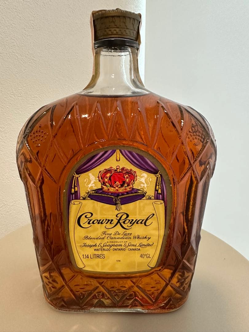 ウイスキー CROWN  fine deluxe 1.14L