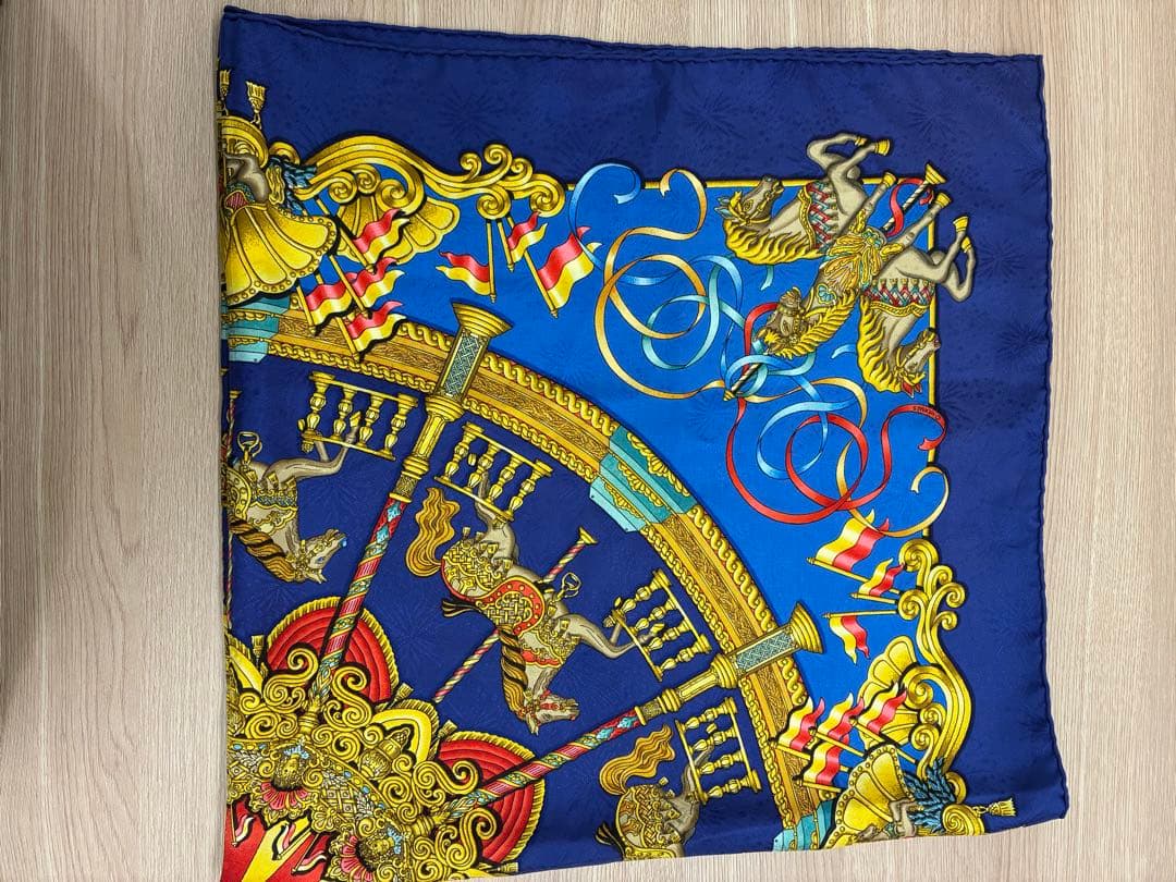 美品 HERMES 馬デザイン シルクスカーフ