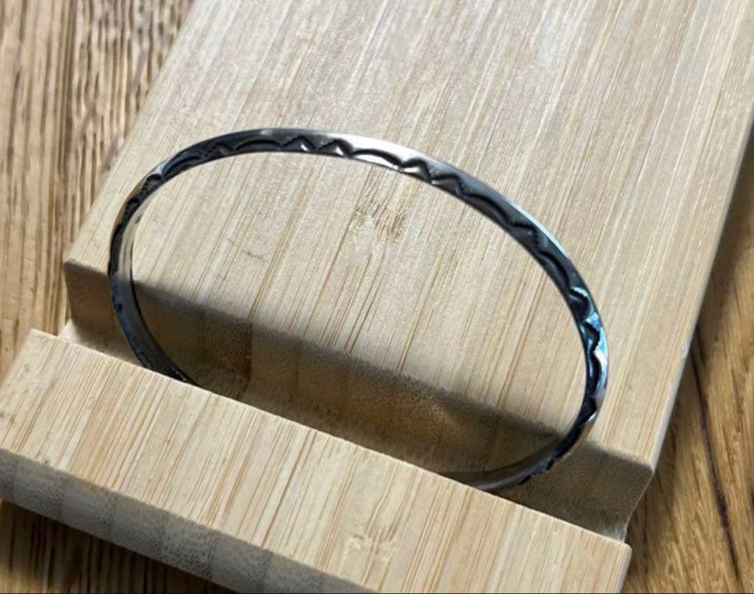 Ray Adakai スタンプワークトライアングルバングル