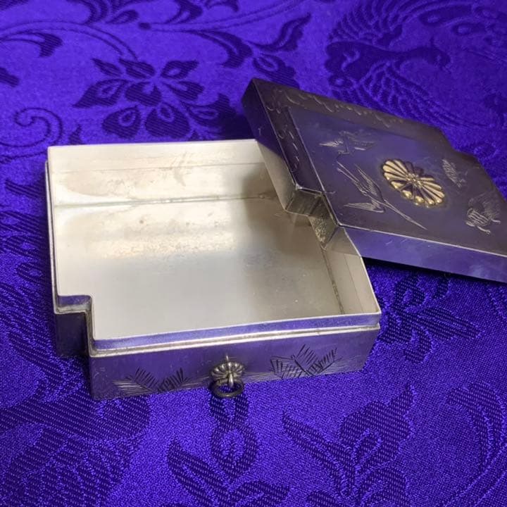 御下賜品　純銀重ね箱型　ボンボニエール　菊紋　鶴亀　皇室