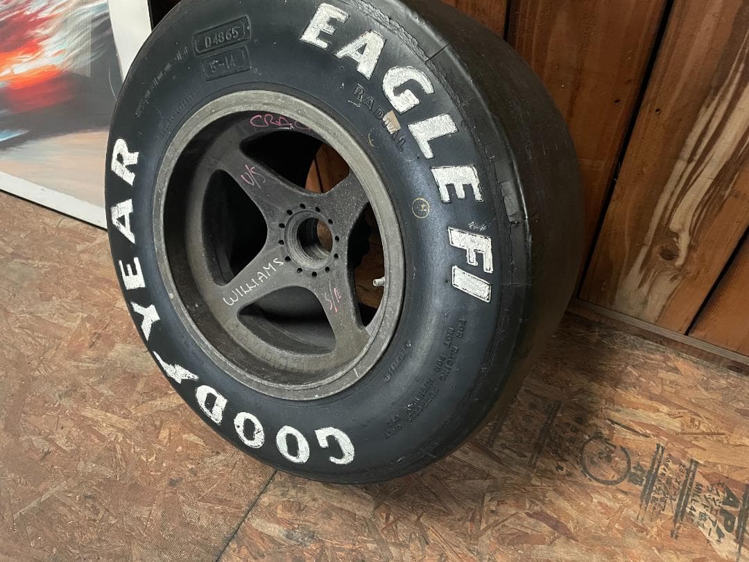 Ｆ１マシンのタイヤ＋ホイール　本物　アイルトン・セナ？　当時物