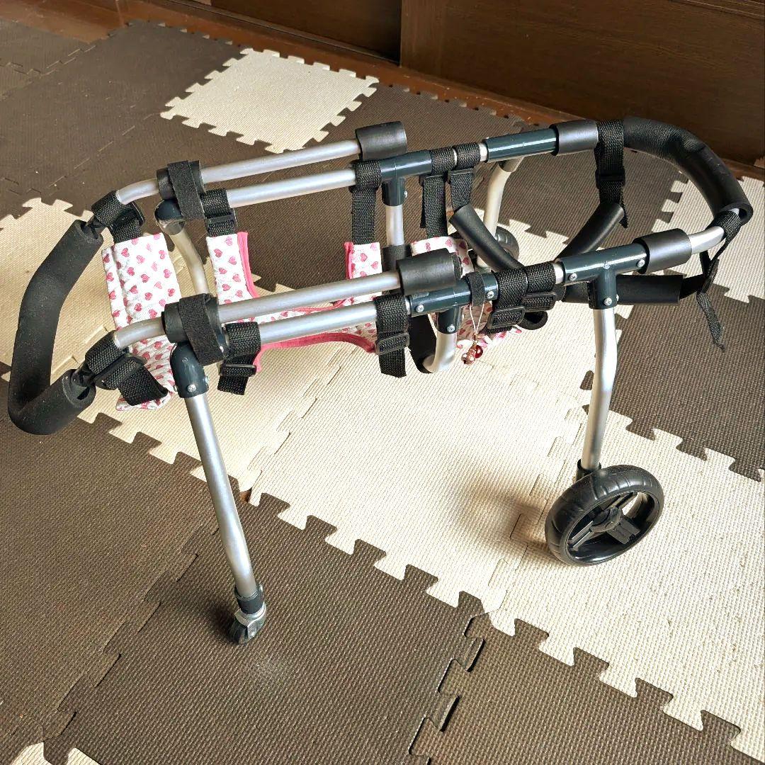 小さめ中型犬 ワンちゃん4輪 食事補助 犬用車椅子　介護補助　犬の歩行器