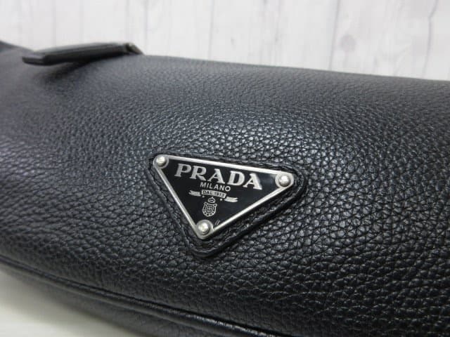 PRADA ブラック ボディバッグ・ウエストポーチ