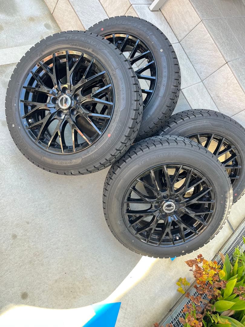 ともやま　スタッドレスタイヤ　195/60/17　バリ溝　2023年製