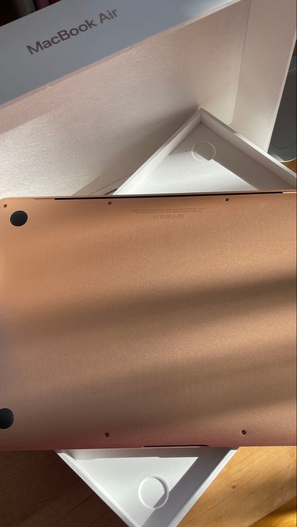 MacBook Air 13インチ / 256GB ゴールド　充電器つき