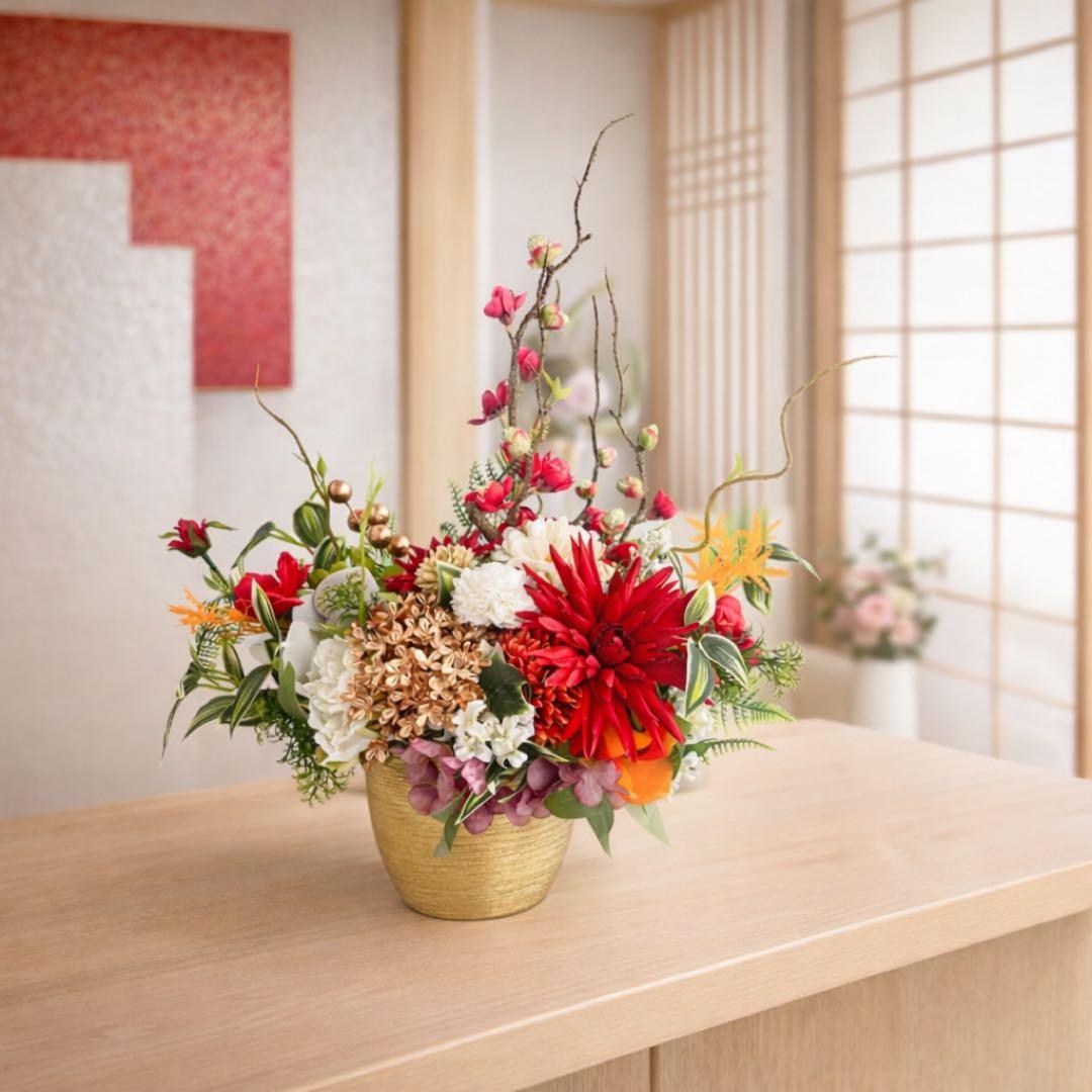 和アレンジ｜金彩ゴールド器に咲く華やぎの和花たち・通年飾れる光触媒フラワー
