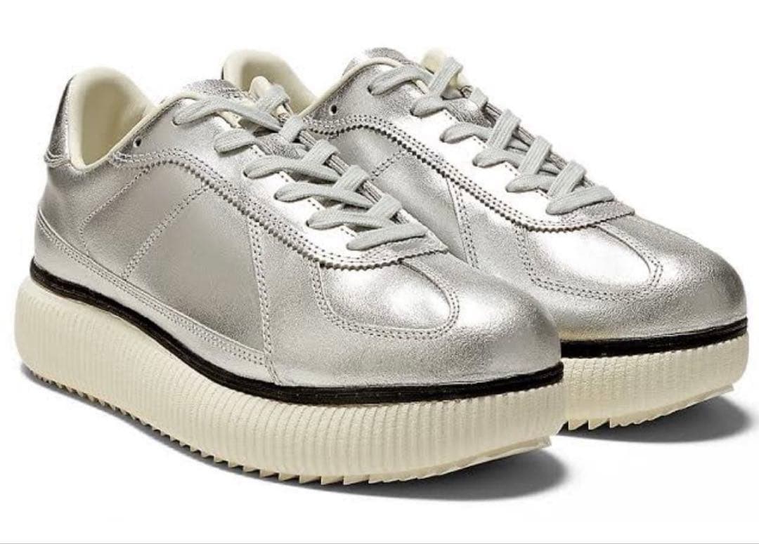 Onitsuka Tiger DELECITYシルバー スニーカー　24センチ