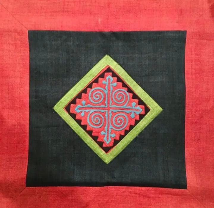 クッションカバー　ハンドメイド刺繍　ベトナム刺繍　少数民族　高級感