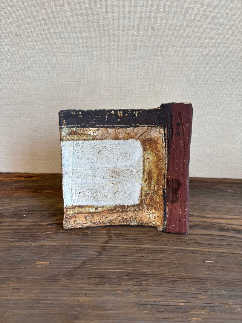 中野和馬　作　角皿　三つ足　裏にサイン有り