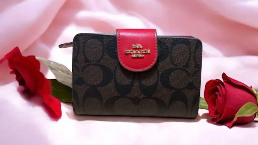 【新品】COACH ⭐️二つ折り財布新品