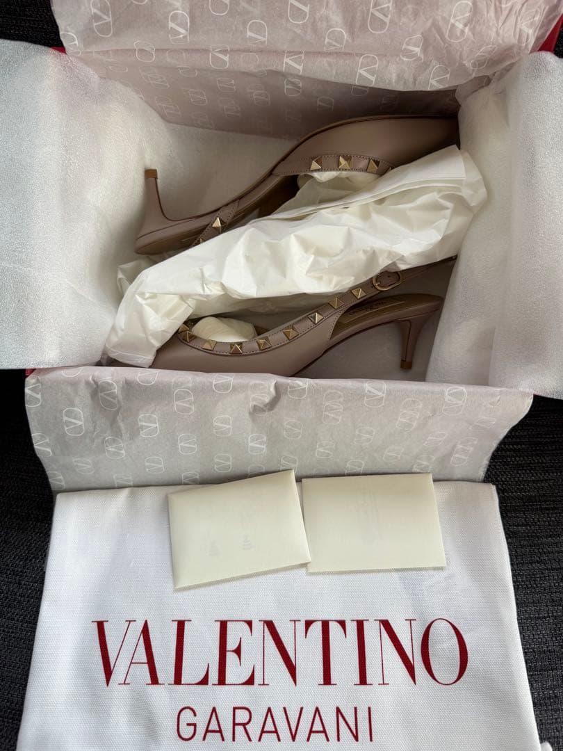 【新品未使用】　VALENTINO ロックスタッズ パンプス