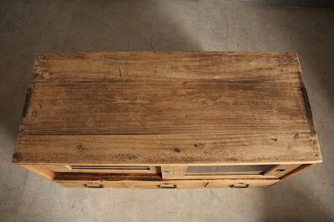 味のある古いガラス戸棚×木製小引き出し3杯　食器棚　収納　古家具　古民家