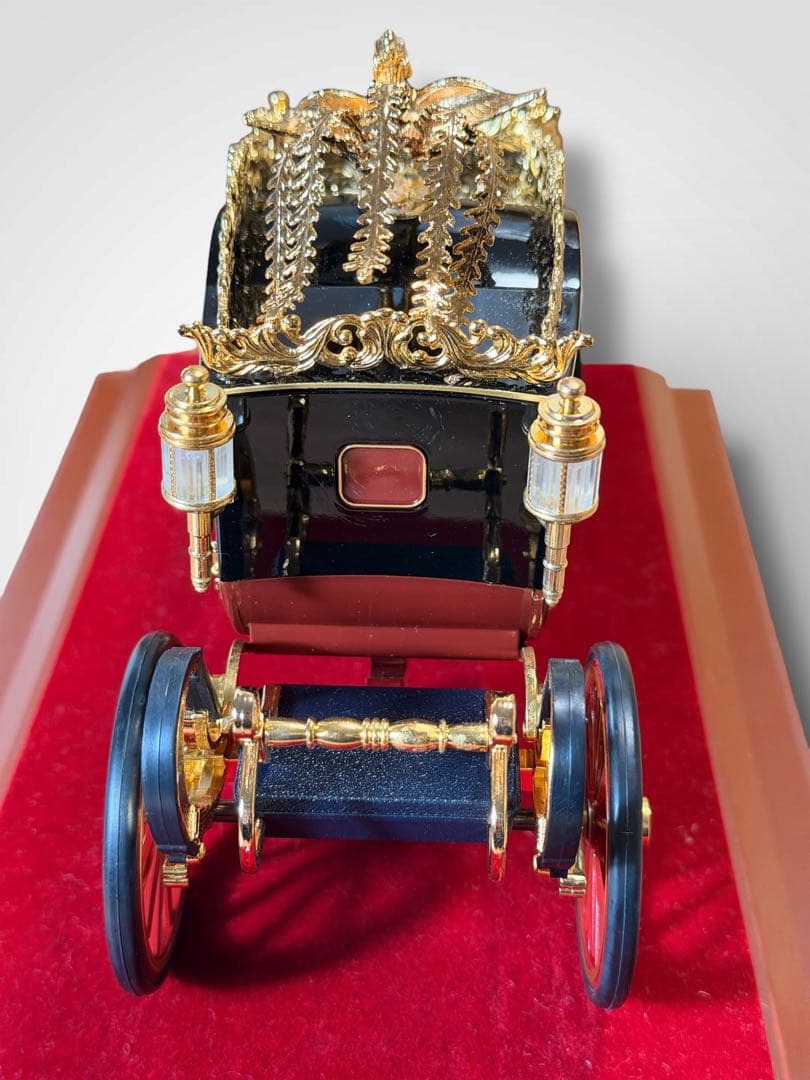 #天皇陛下の御料馬車 御料儀装車一号 模型 ガラスケース付き