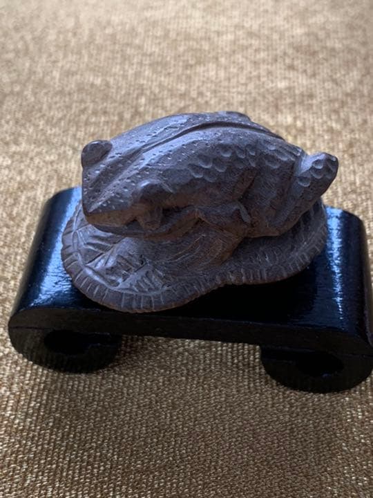 時代物　根付 蛙 カエル 在銘あり細密細工 和装