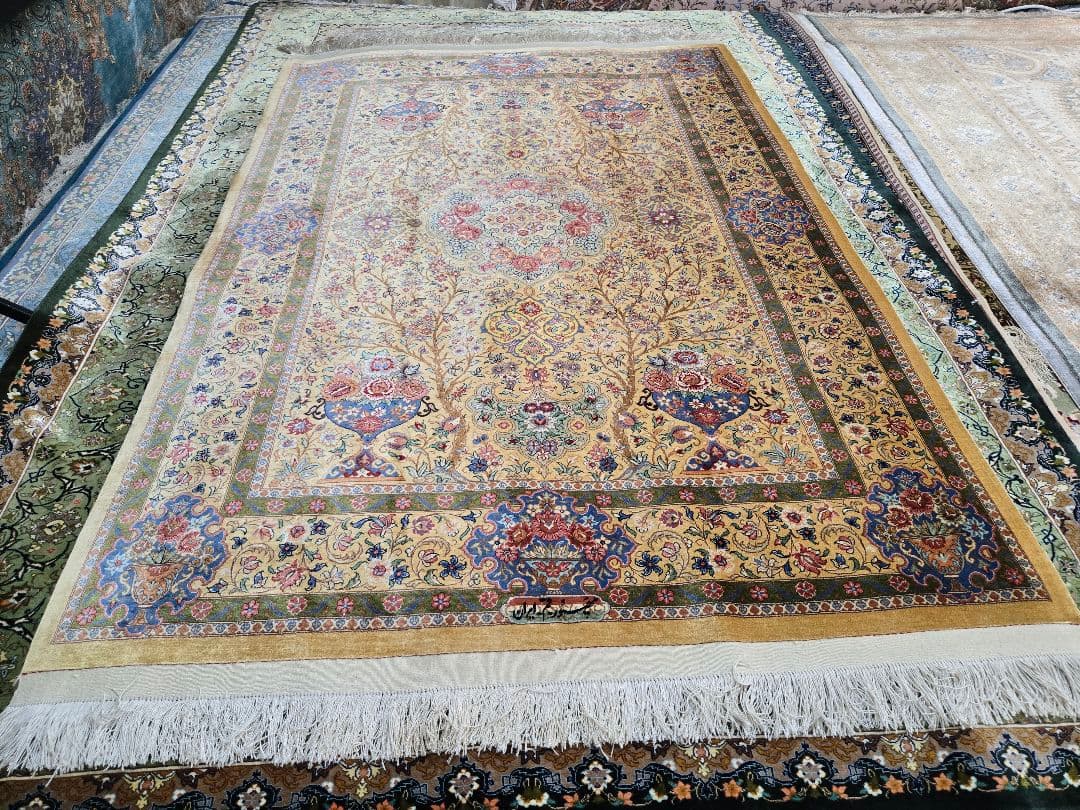 ペルシャ絨毯 クム産 100%シルク手織り本物保証 サイン有り140×112cm