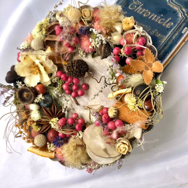 バレンタインに。美味しそうな森のタルトケーキリース